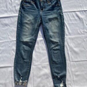 Maurices Skinny Jeans Size Small / Regular Medium Wash Frayed Cuffs